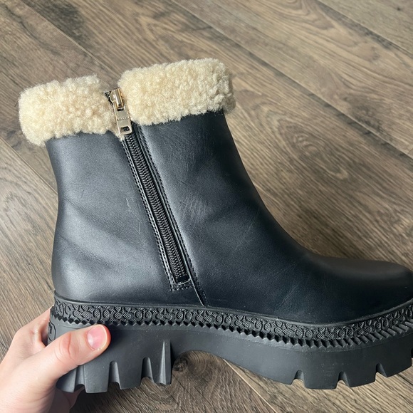Coach Jane Bootie Womens Size 8 Black Leather Bootie, Sherpa Trim Side Zip NEW - Picture 3 of 16